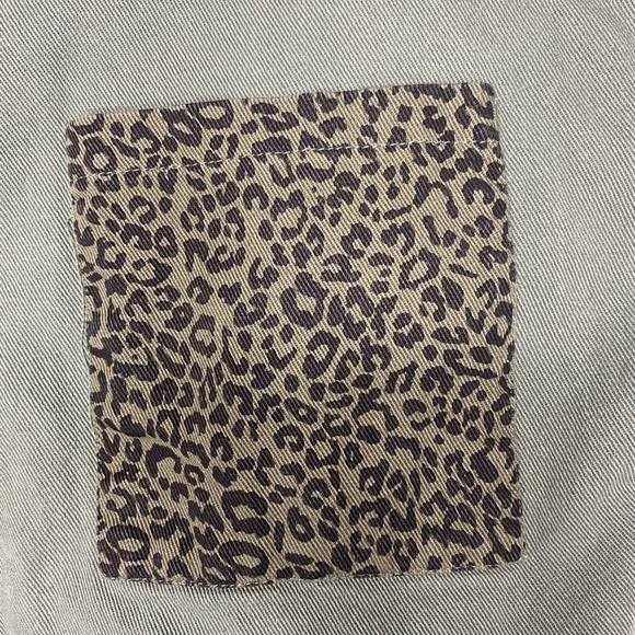 Simplee Apparel— Green Button Down Shirt With Animal Print 🐆 💚 - Picture 5 of 6